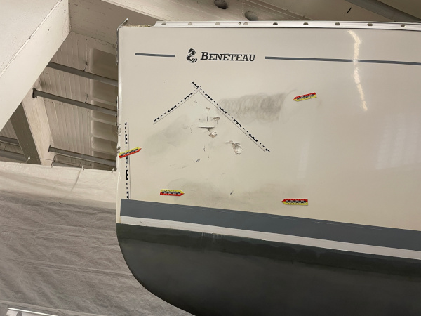 Yacht mit Rammschaden